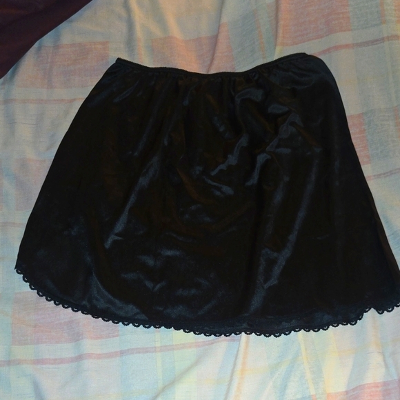 Elegant Black Women's Slip Skirt - Picture 1 of 5